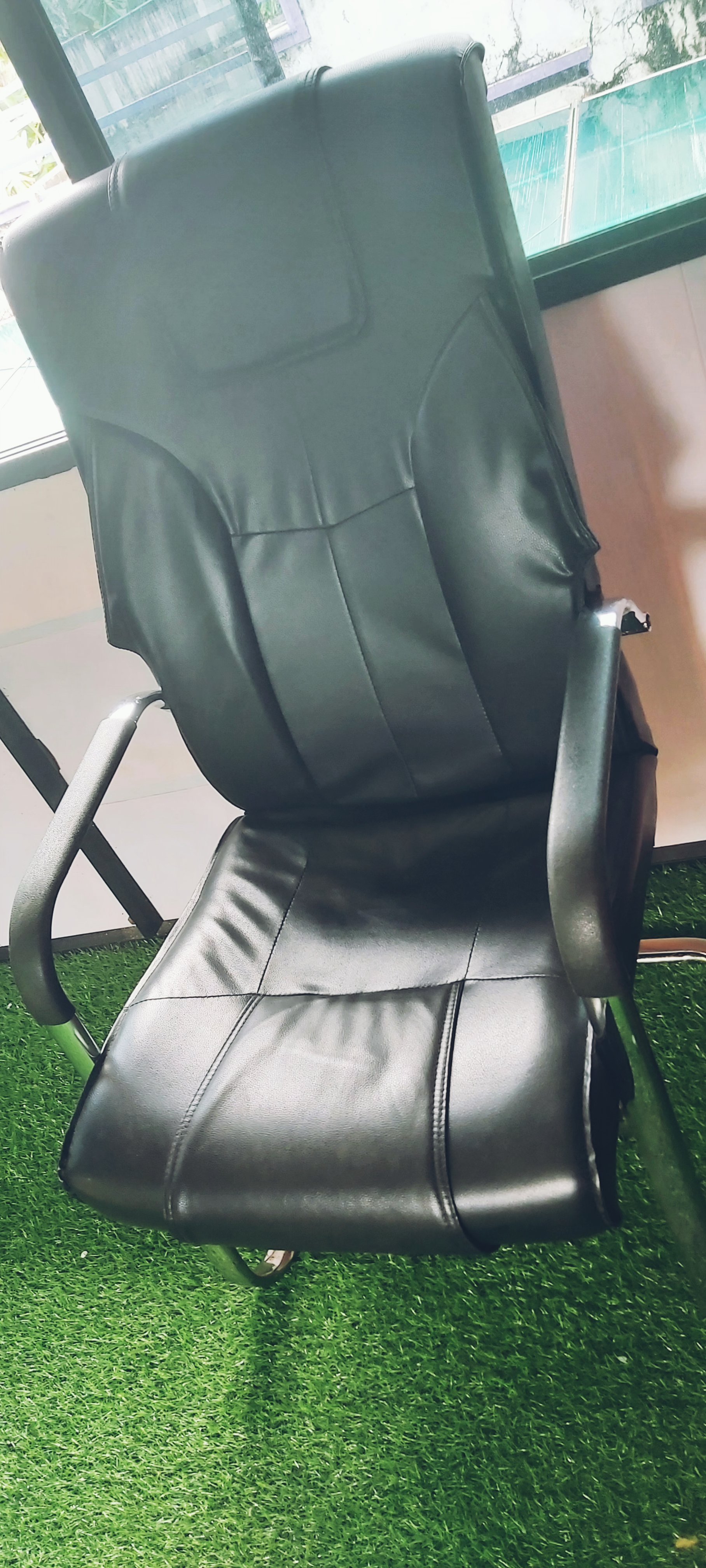 Hig back executive office chair