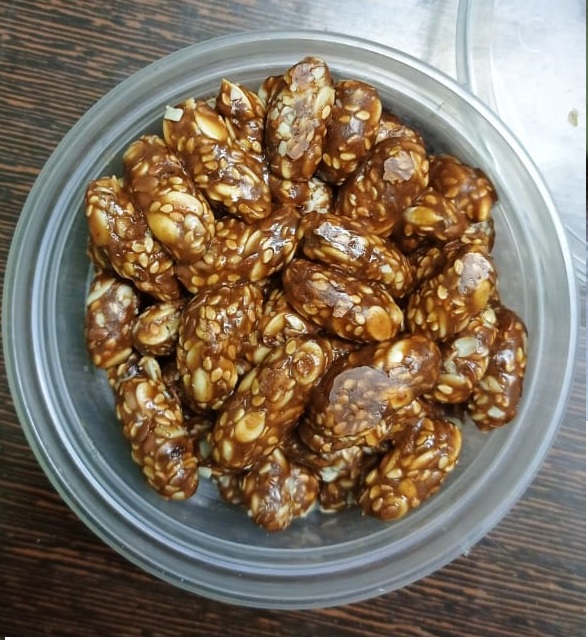 Methi Laddu with Dates