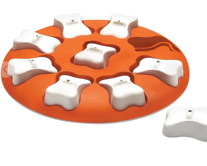 Outward Hound (Nina Ottosson) Dog Smart - Hide, Seek & Treat - Interactive Dog Toy