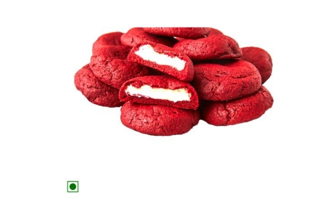 Red velvet cookies with cream