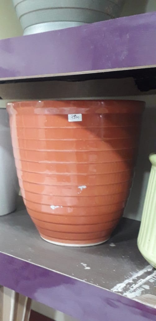 Ceramic pot (brown)