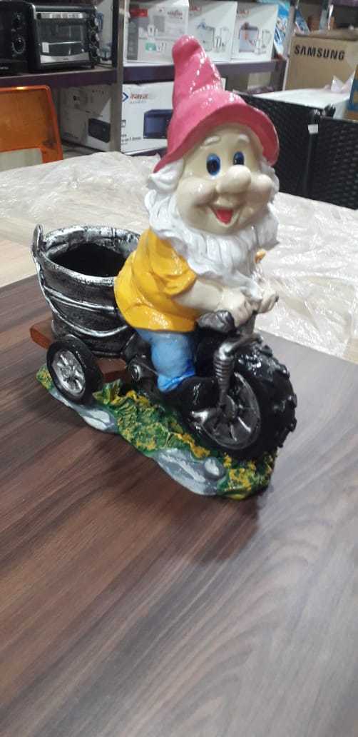 Snow white planter