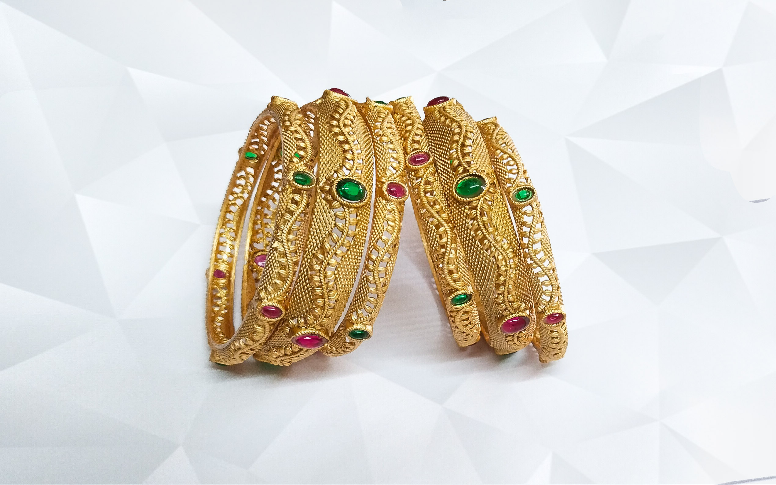Set of 6 gold plated bangles (matte finish)