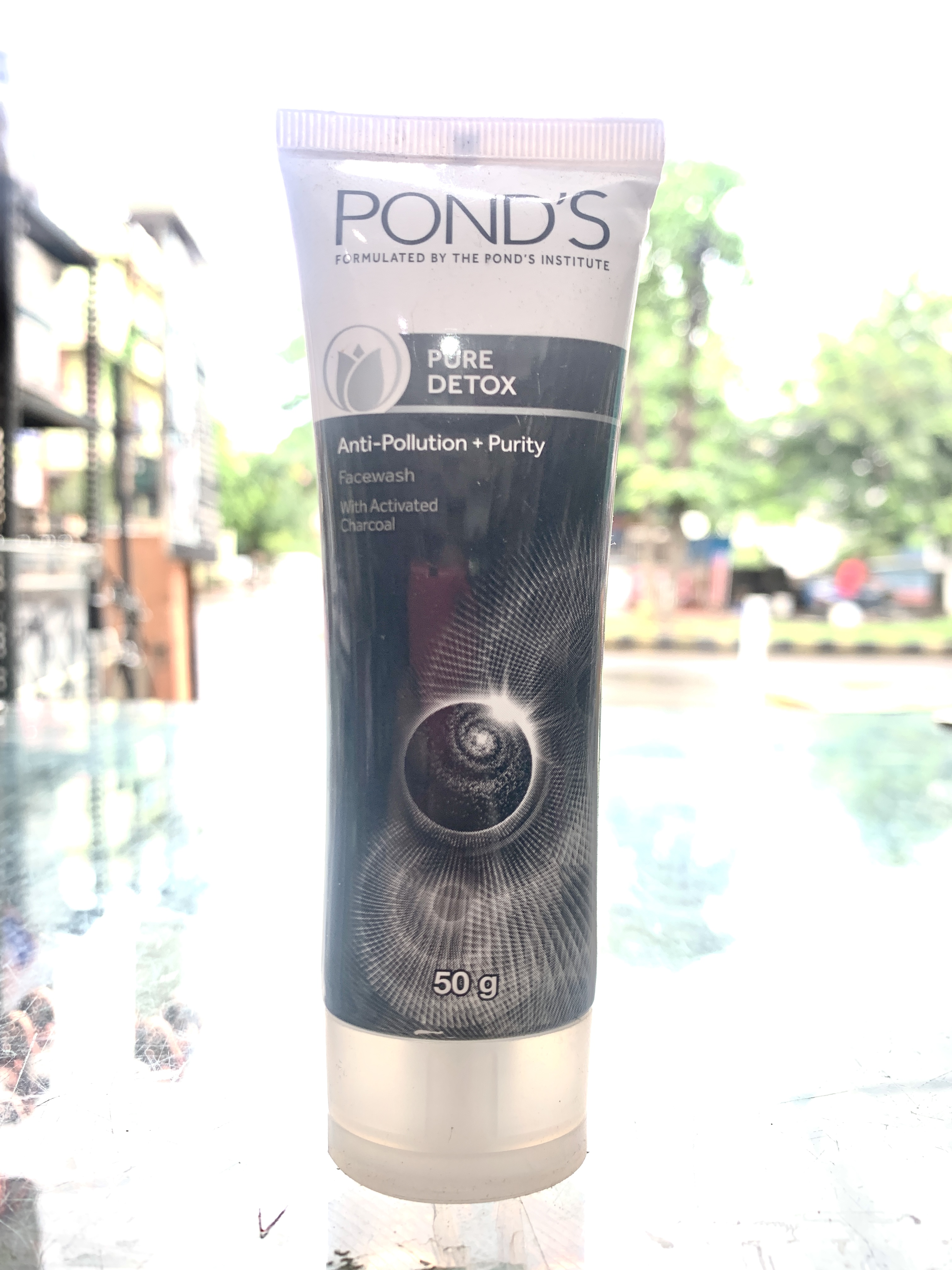 Ponds Pure Detox with Actived Charcol FaceWash
