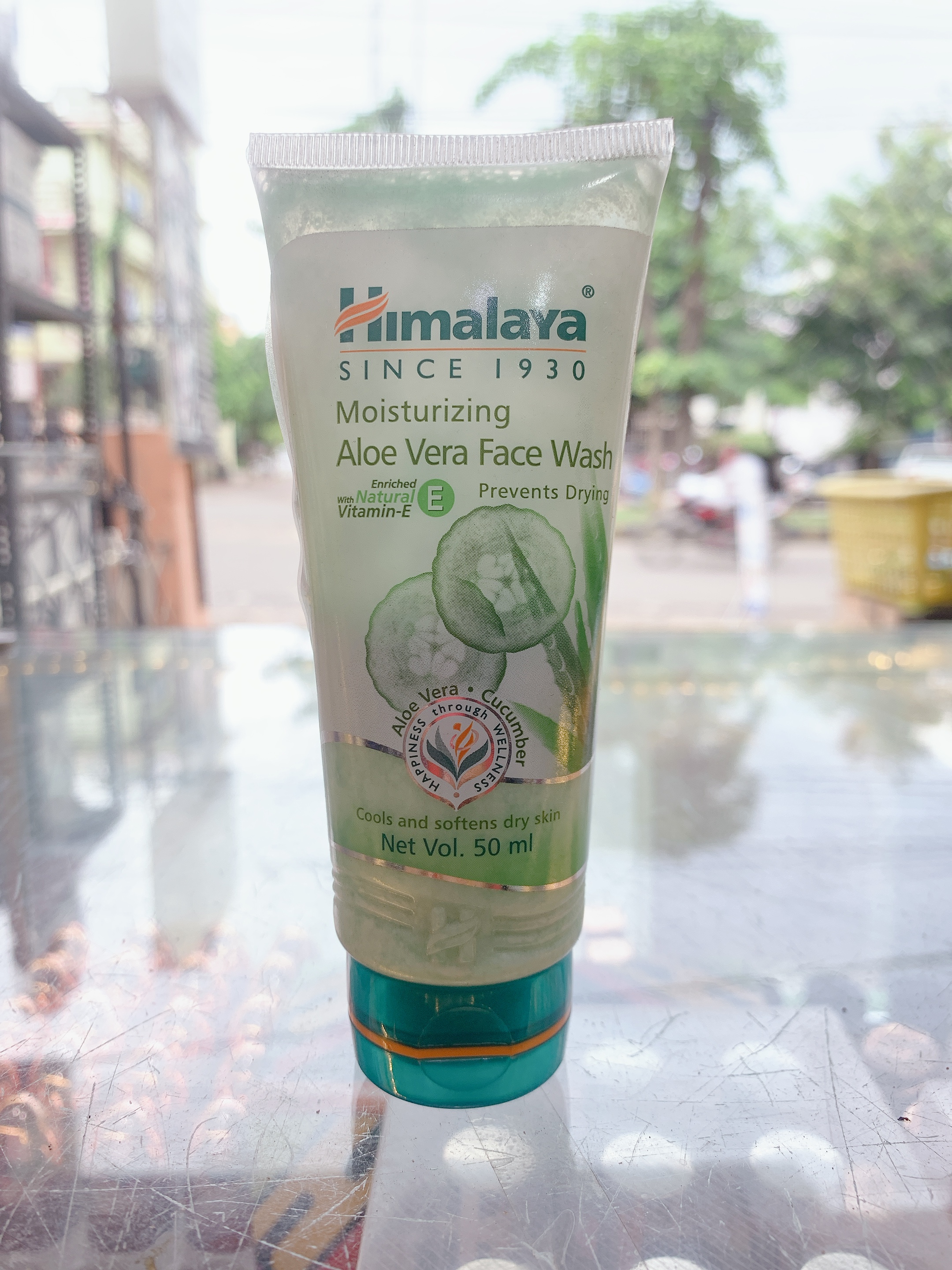 Himlaya Moisturizing Aloe Vera Face Wash
