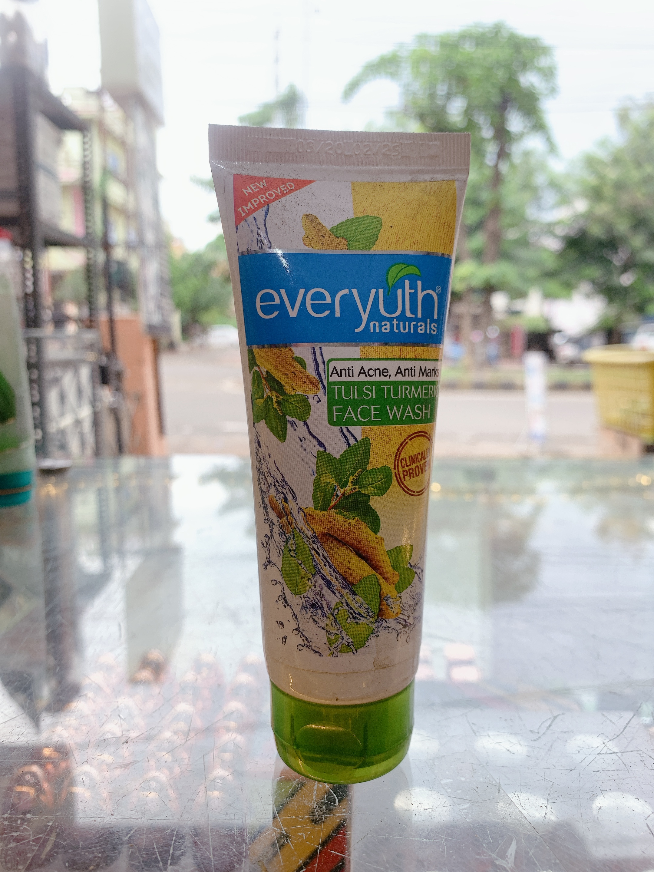 Everyouth Tulsi Termeric Face Wash
