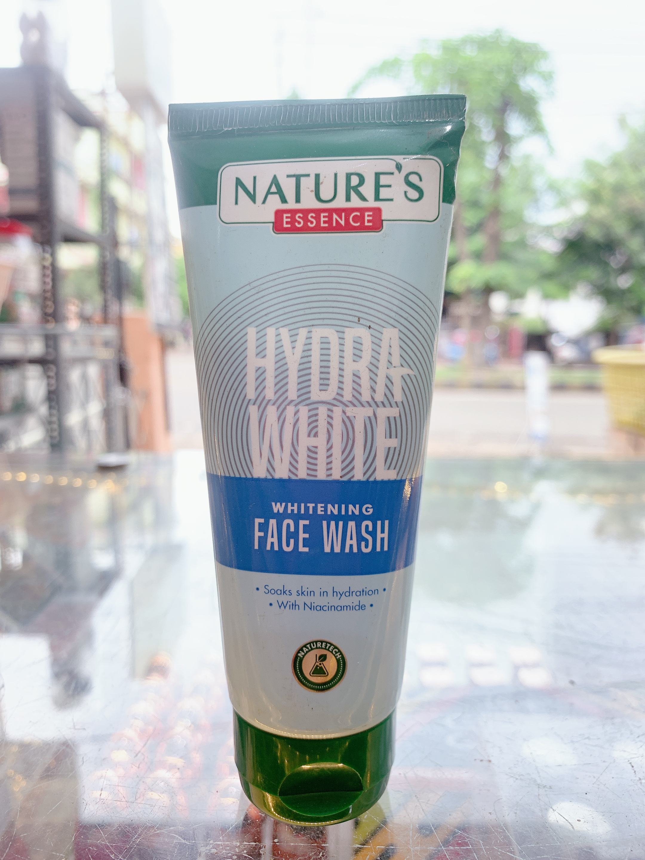 Natures Hydra White FaceWash