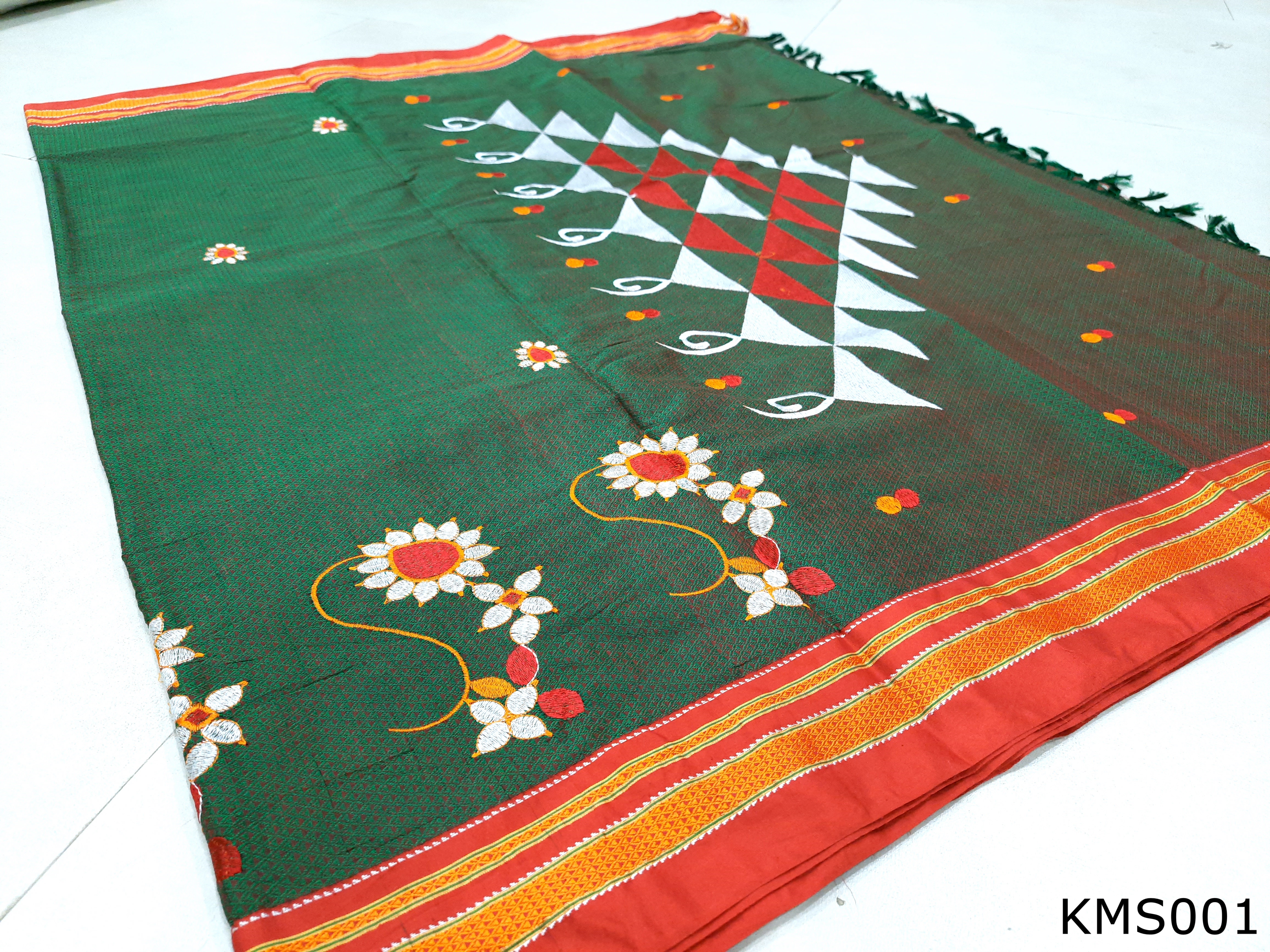 Khun Grand Saraswati Pallu