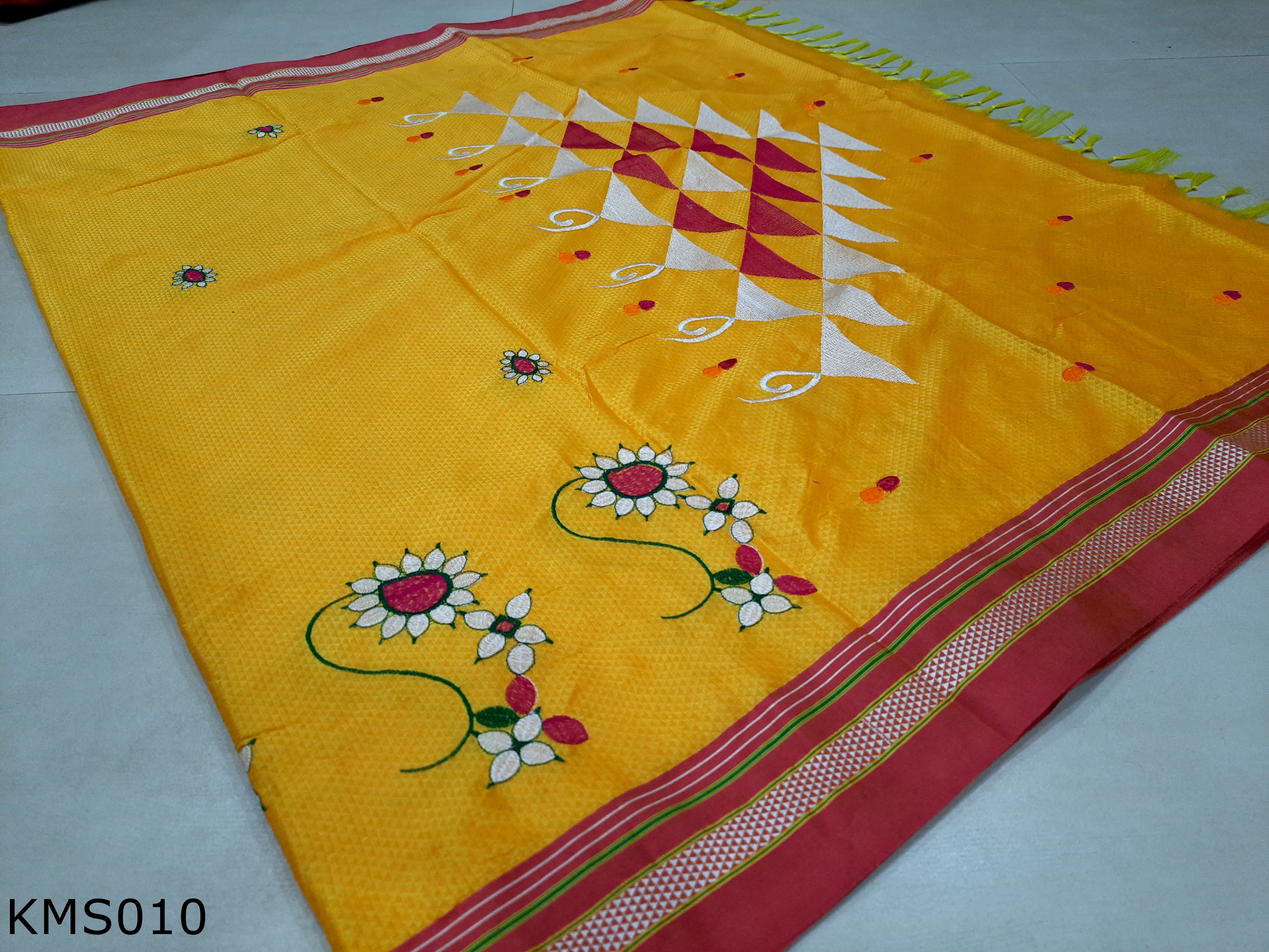 Khun Grand Saraswati Pallu 