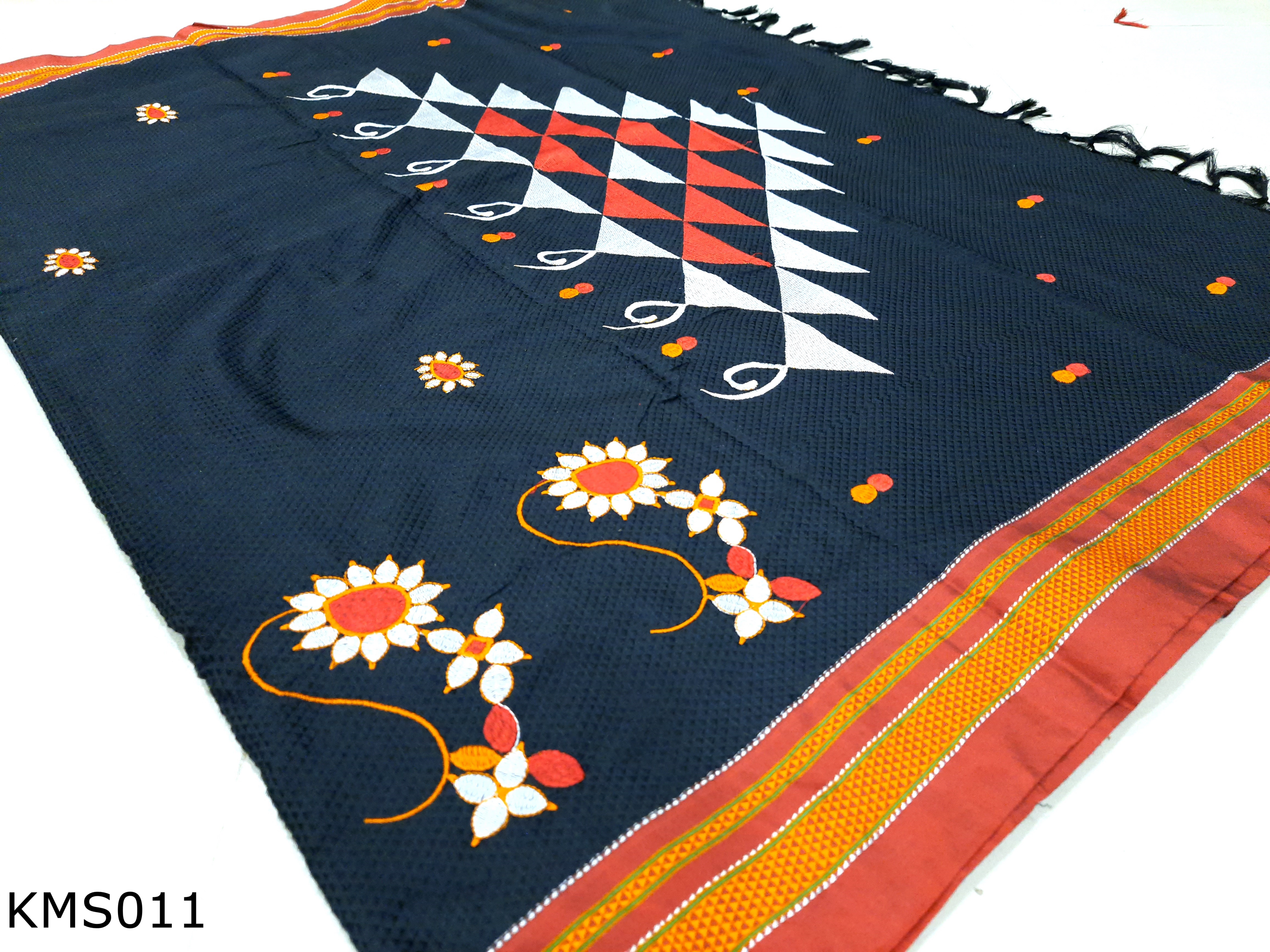 Khun Grand Saraswati Pallu