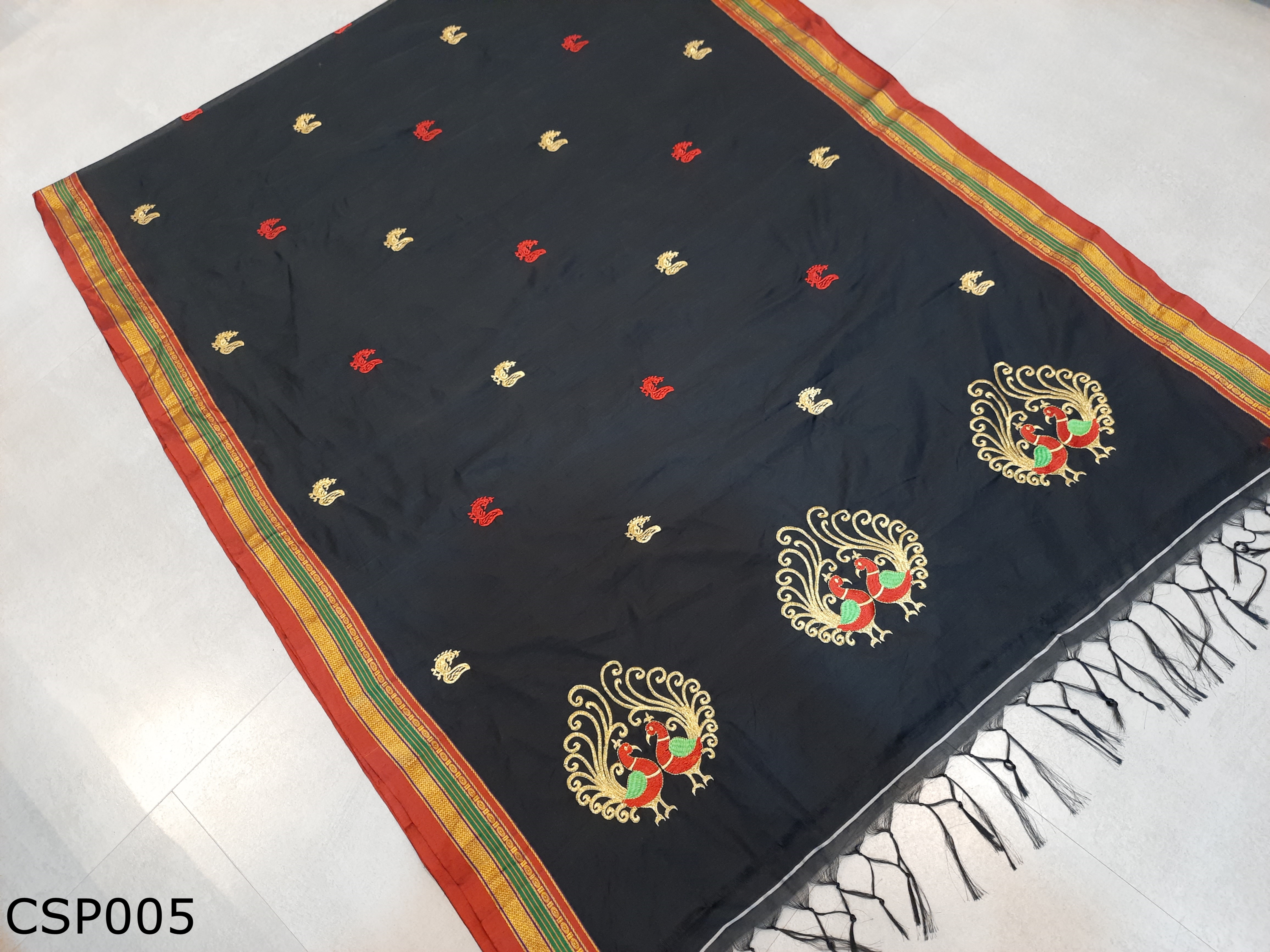 Beautifull More Embroidery On Pallu