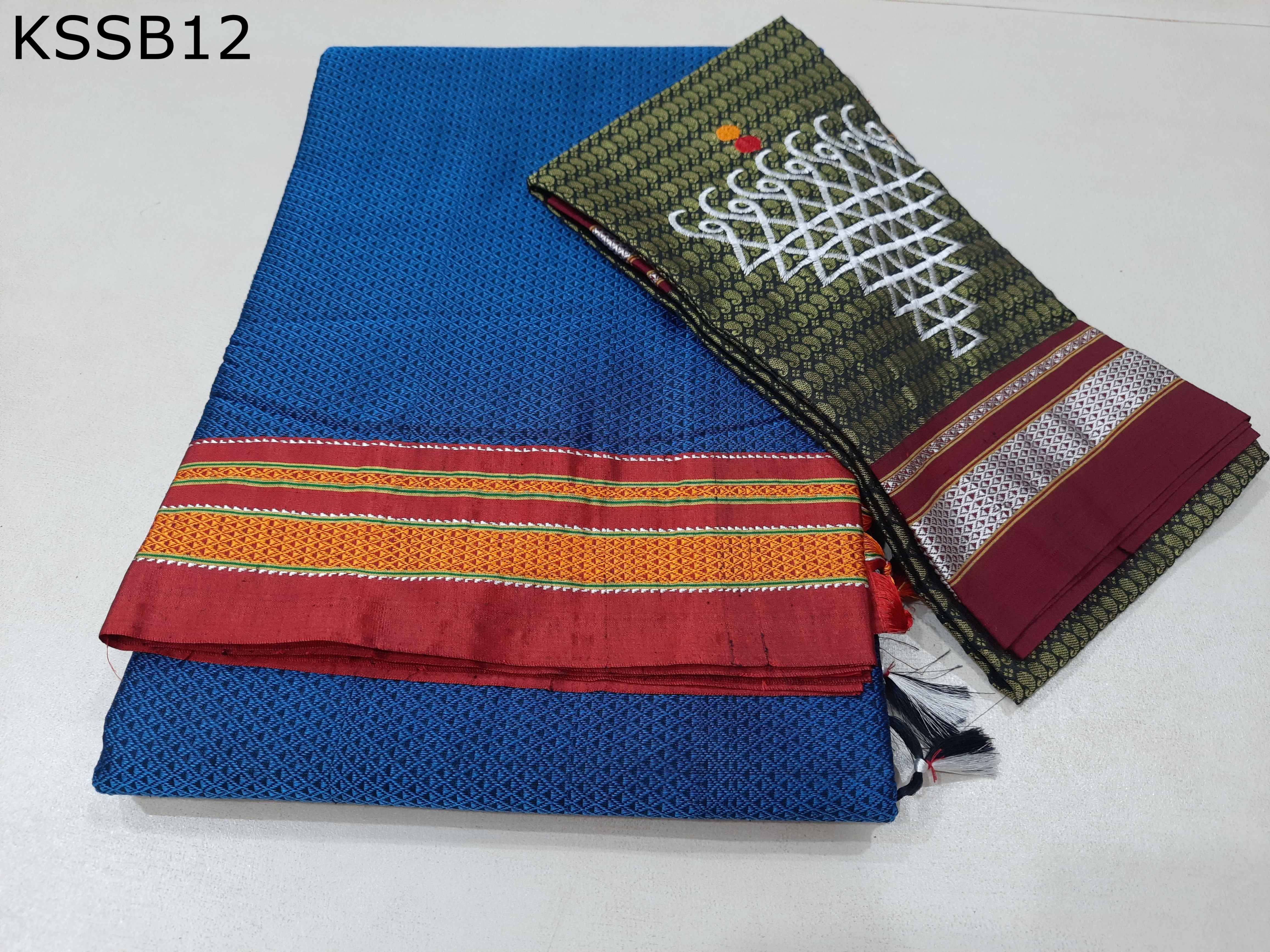 Khun Lining Pallu 